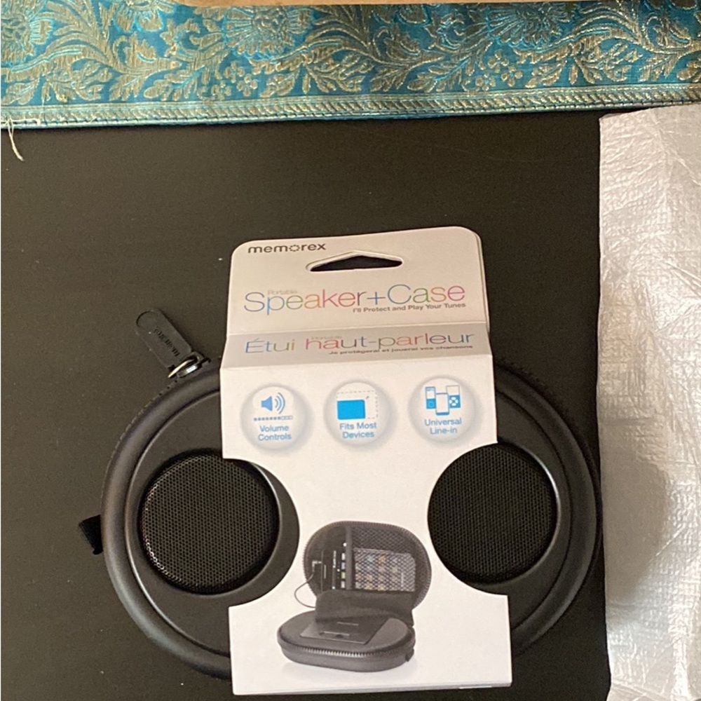 Memorex Speaker+Case - Picture 3 of 5